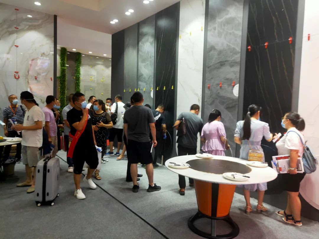 高定風口下，巖板是否會成為瓷磚行業進軍定制家居產業的“殺手锏”？(圖3)
