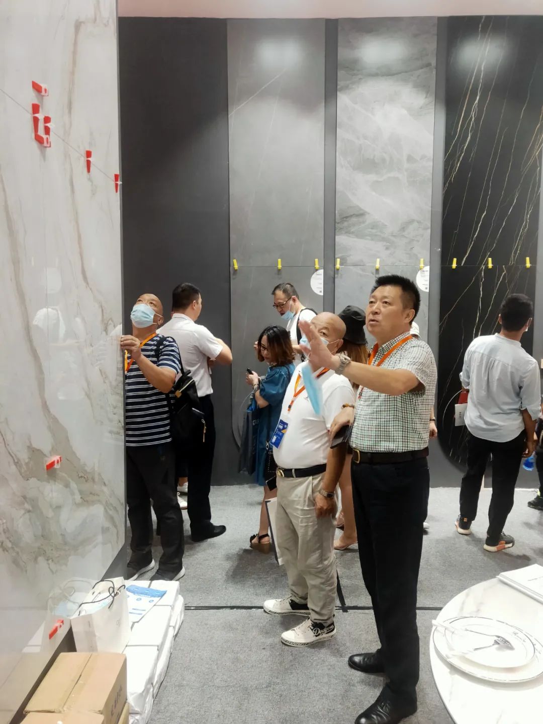 高定風口下，巖板是否會成為瓷磚行業進軍定制家居產業的“殺手锏”？(圖2)